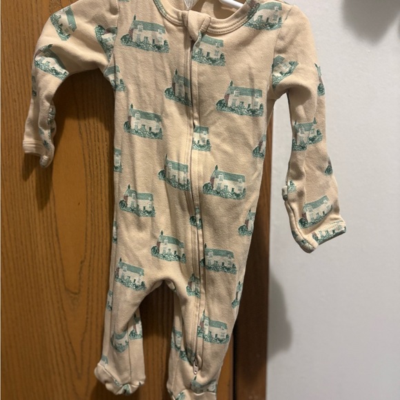 Kate Quinn Tan Onesie with Green farmhouse Print 6/9mo - Picture 2 of 3